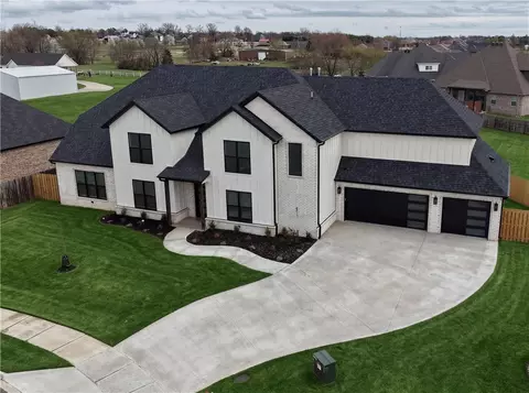 6417 S 59th St, Rogers, AR 72758