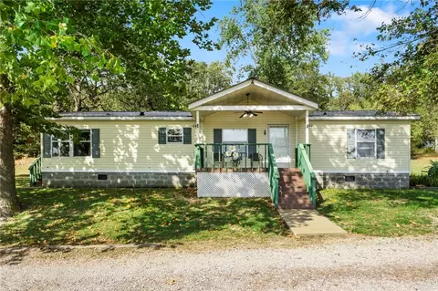 17901 Hook Monument Dr, Siloam Springs, AR 72761