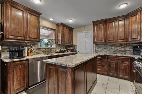 Kitchen - 5475 Colvin Pl, Lowell, AR 72745 photo 1 of 8