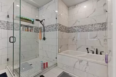 Bath - 5475 Colvin Pl, Lowell, AR 72745 photo 2 of 6