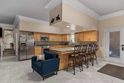 Kitchen - 5475 Colvin Pl, Lowell, AR 72745 photo 6 of 8