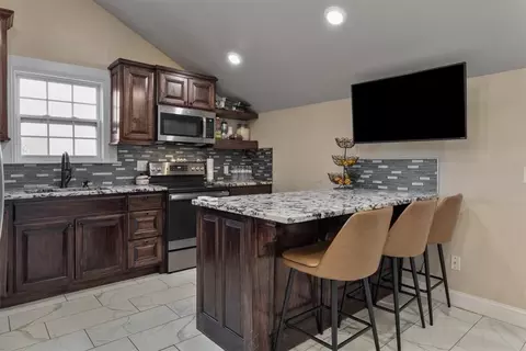 Kitchen - 5475 Colvin Pl, Lowell, AR 72745 photo 7 of 8