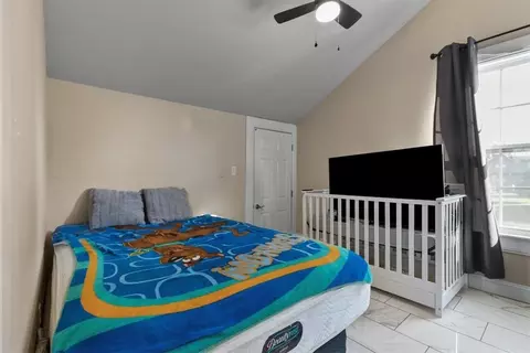 Bedroom - 5475 Colvin Pl, Lowell, AR 72745 photo 6 of 7