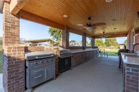 Kitchen - 5475 Colvin Pl, Lowell, AR 72745 photo 8 of 8