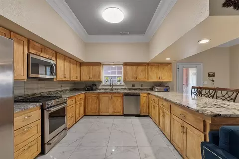 Kitchen - 5475 Colvin Pl, Lowell, AR 72745 photo 4 of 8