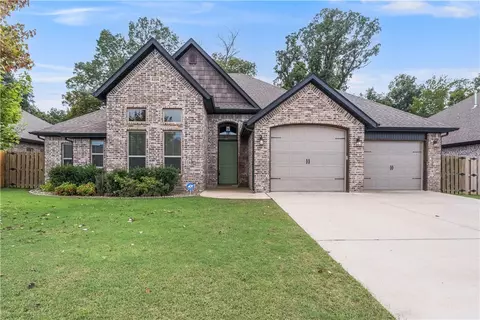 6104 W Buckeye Dr, Rogers, AR 72758
