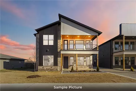 816 NW 11th St, Bentonville, AR 72712