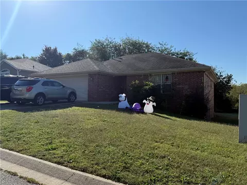 18565 South St, Springdale, AR 72764