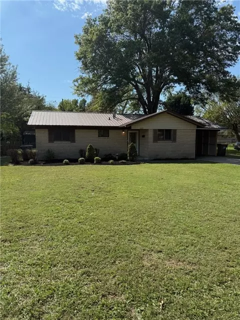 1409 N Crawford Ave, Springdale, AR 72764