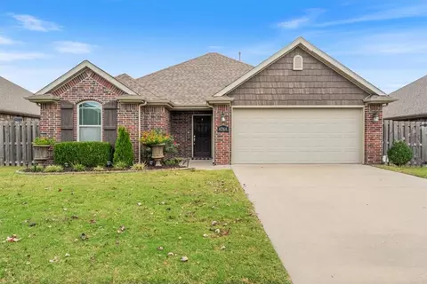 4764 W Croft Dr, Fayetteville, AR 72704