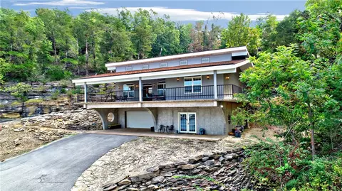 8875 Garrison Rd, Rogers, AR 72756