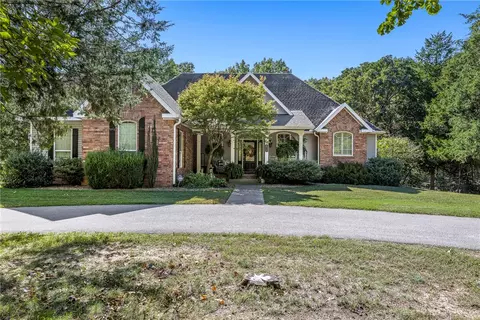 832 Hilltop Dr, Rogers, AR 72756