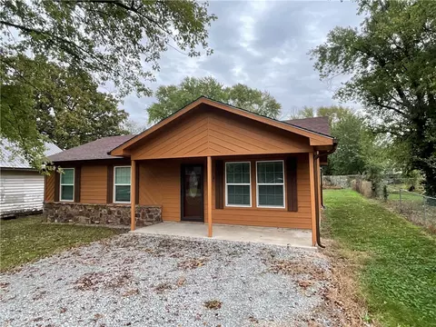 Exterior - 304 N 5th St, Jay, OK 74346 photo 2 of 7
