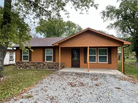 Exterior - 304 N 5th St, Jay, OK 74346 photo 5 of 7