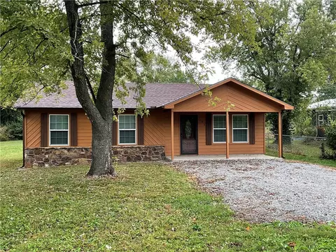 Exterior - 304 N 5th St, Jay, OK 74346 photo 4 of 7