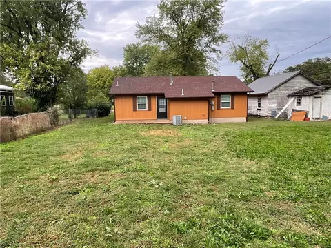 Exterior - 304 N 5th St, Jay, OK 74346 photo 6 of 7
