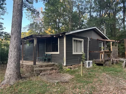 1646 N Double Springs Rd, Fayetteville, AR 72704