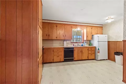 Kitchen - 119 Carr Ct, Harrison, AR 72601 photo 2 of 3