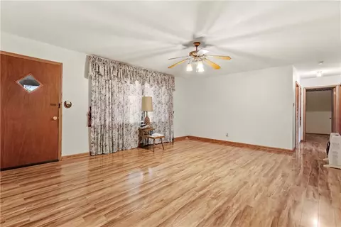 Living - 119 Carr Ct, Harrison, AR 72601 photo 4 of 4