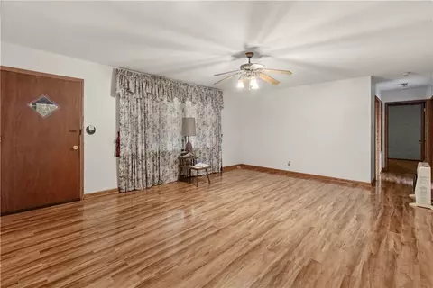 Living - 119 Carr Ct, Harrison, AR 72601 photo 2 of 4