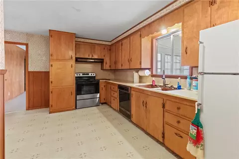 Kitchen - 119 Carr Ct, Harrison, AR 72601 photo 3 of 3