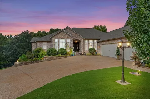16 Berrydale Ln, Bella Vista, AR 72715
