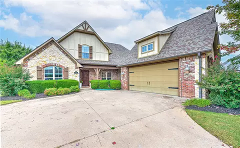 5606 S 46th St, Rogers, AR 72758