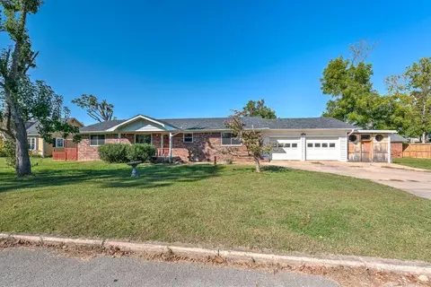 515 W Pine St, Rogers, AR 72756