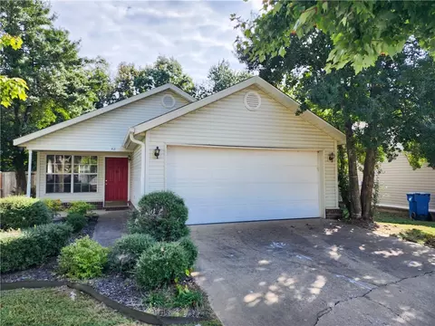 42 Cheryl Cir, Bentonville, AR 72712