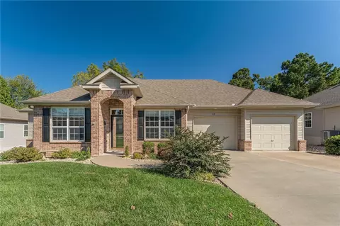 48 Highland Pkwy, Bella Vista, AR 72715