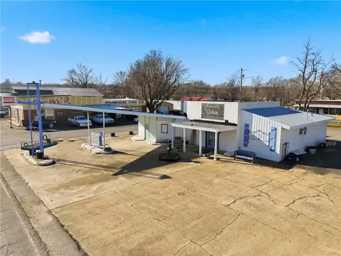 326 S 2nd St, Stilwell, OK 74960