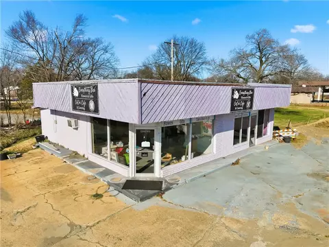 320 S 2nd St, Stilwell, OK 74960