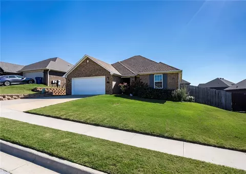 2121 Carlisle St, Gentry, AR 72734