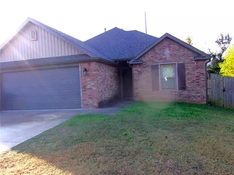 421 Lucian Ln, Springdale, AR 72764