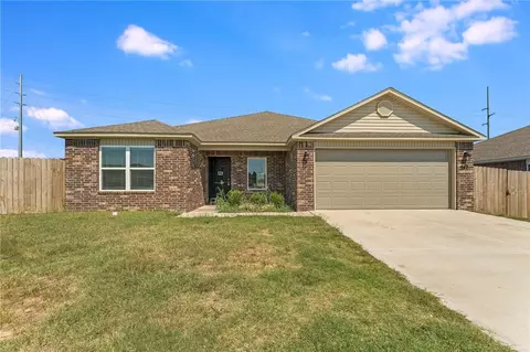 917 W Aiden Dr, Siloam Springs, AR 72761