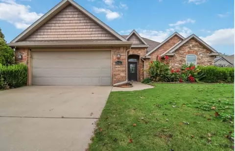2920 W Verona Ln, Fayetteville, AR 72704