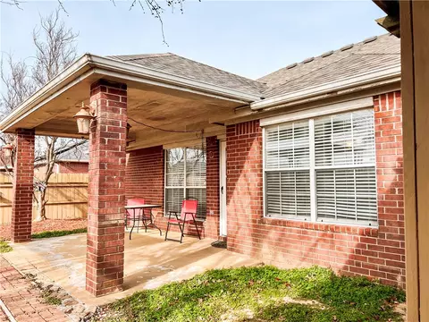 1306 E Kara Ln, Rogers, AR 72758