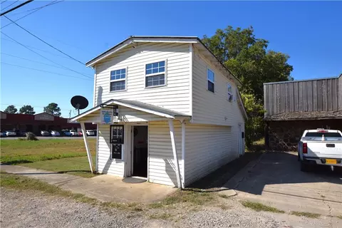 118 S 1st St, Stilwell, OK 74960