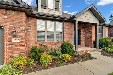 1016 Marbella Ct, Cave Springs, AR 72718