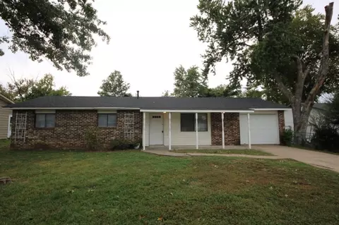 902 N 30th St, Rogers, AR 72756