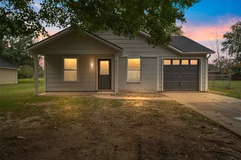 1744 Green Acres Cir, Springdale, AR 72764