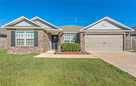 1540 Edinburgh Dr, Centerton, AR 72719