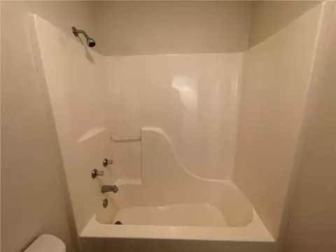 Bath - 776 Quarry St, Lamar, AR 72846 photo 3 of 8