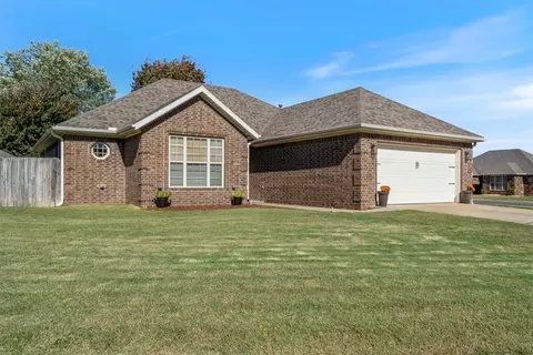 1300 Pinot Ave, Centerton, AR 72719