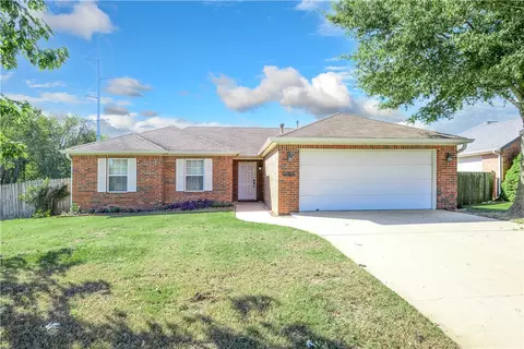 1005 Zachary St, Centerton, AR 72719