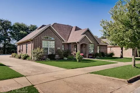 806 Clinton Cir, Springdale, AR 72762