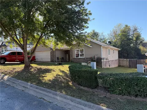 18561 18565 South St, Springdale, AR 72764