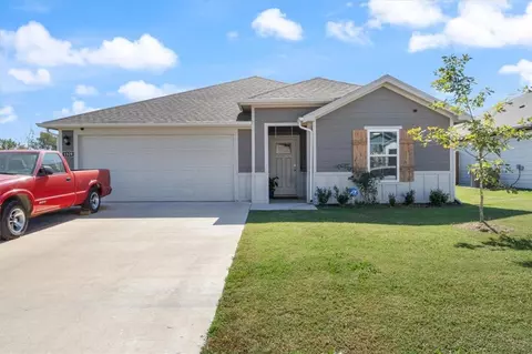 1329 Bates St, Gentry, AR 72734