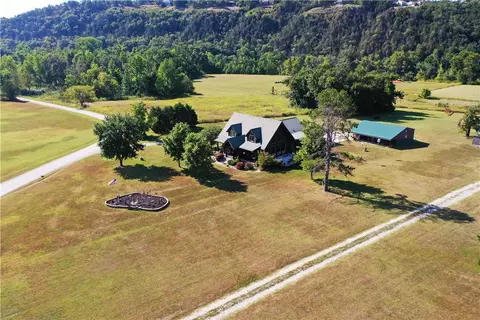 497 County Road 101, Norfork, AR 72658