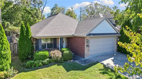 2640 N Villa Blvd, Fayetteville, AR 72703